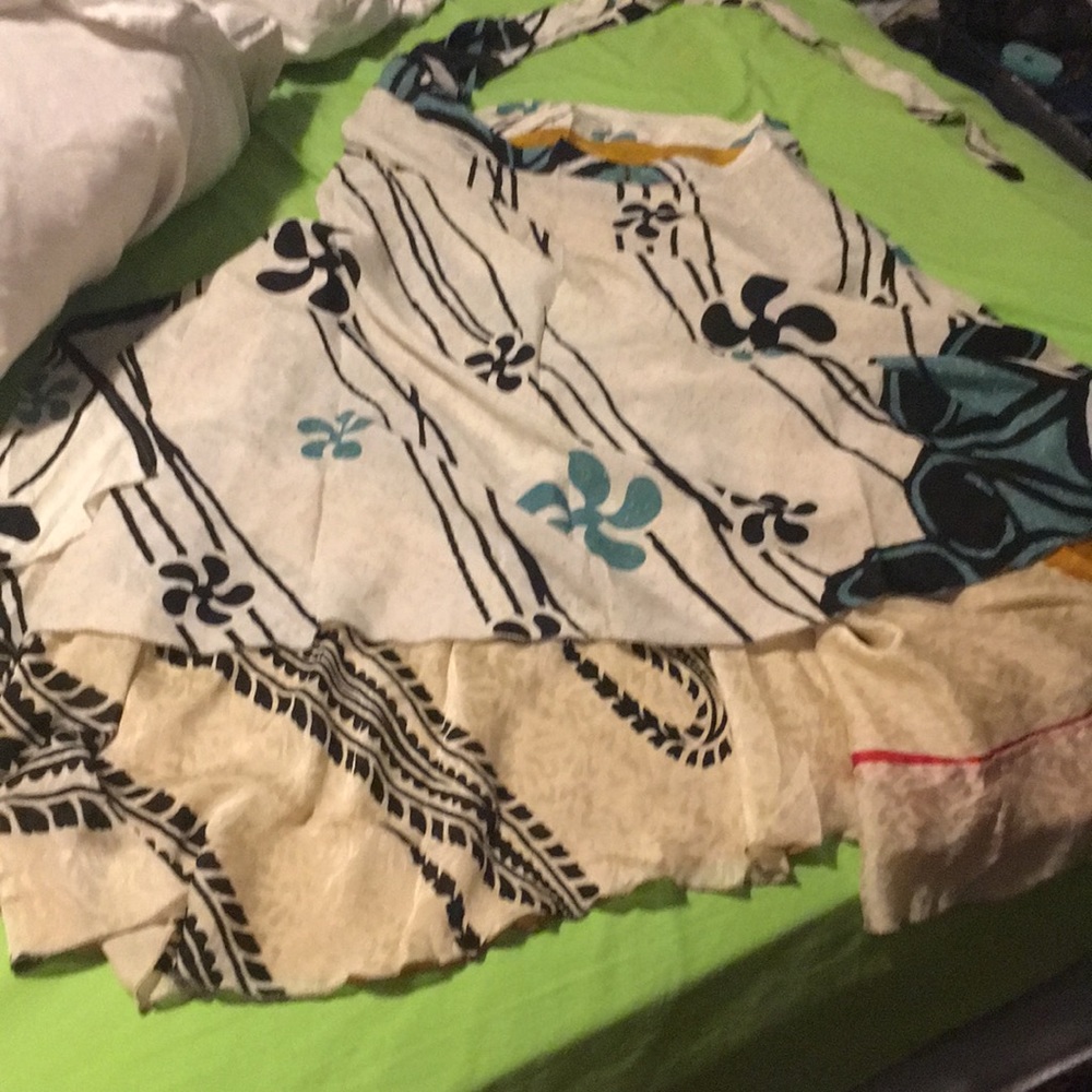 Beautiful wrap skirt. Fits wide range!